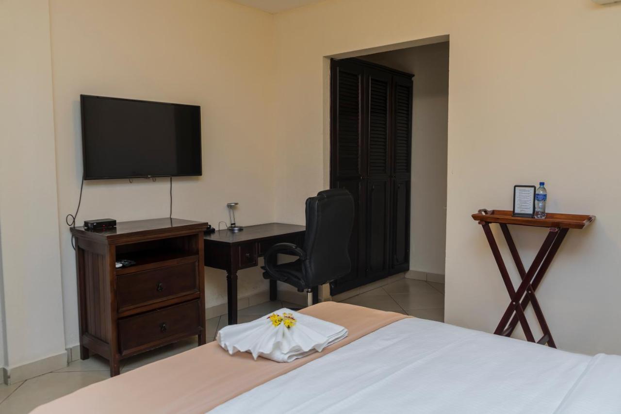 Farallones Hotel Chinandega Exterior photo