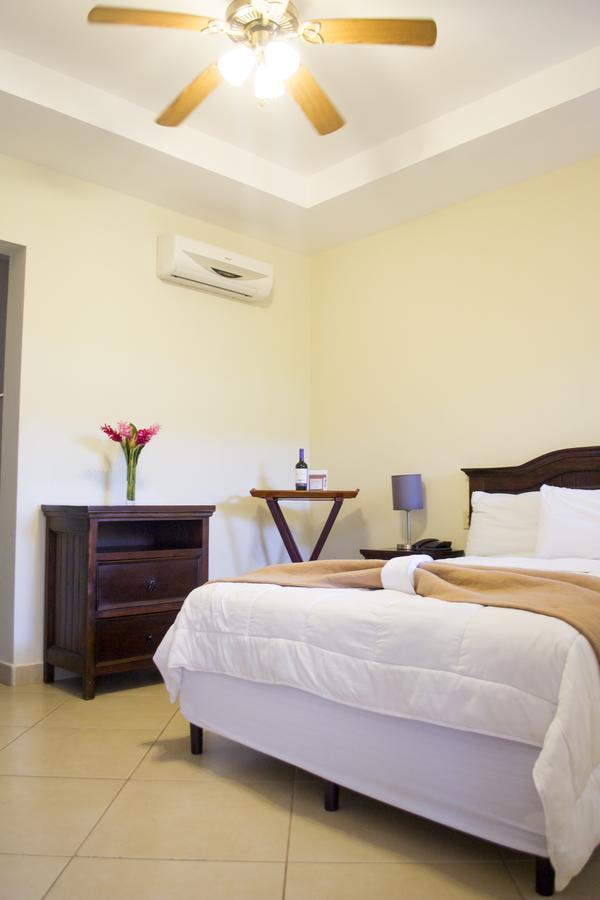Farallones Hotel Chinandega Exterior photo